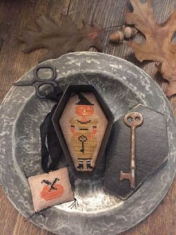 Stacy Nash Primitives - Witch Hazel Sewing Coffin 