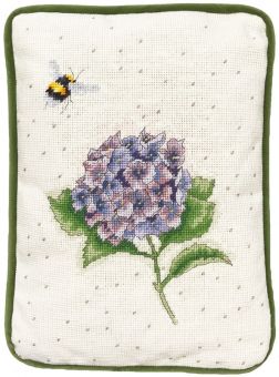 Bothy Threads - HANNAH DALE - DAISY COO TAPESTRY 