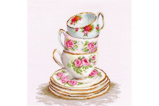 Luca-S - 3 STACKED TEA CUPS 