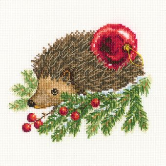 RTO - Hedgehog decorating Christmas tree 